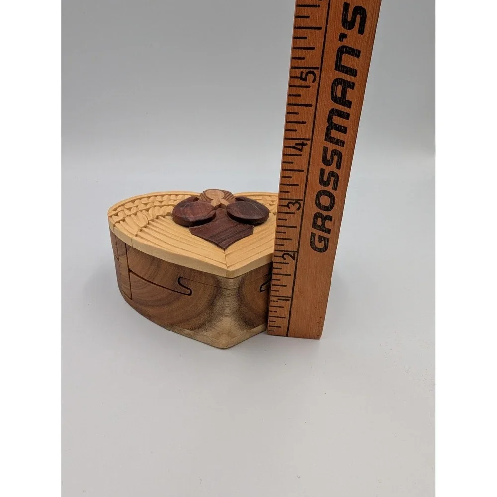 Unbranded handcrafted intarsia